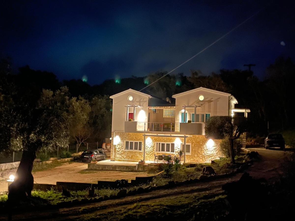 Armoniahousesuites * Peritheia